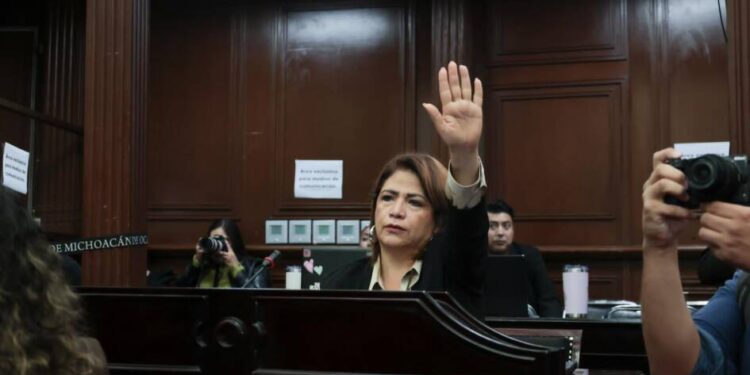 Viviendas dignas, suficientes y al gusto, una buena noticia para Michoacán: Fabiola Alanís