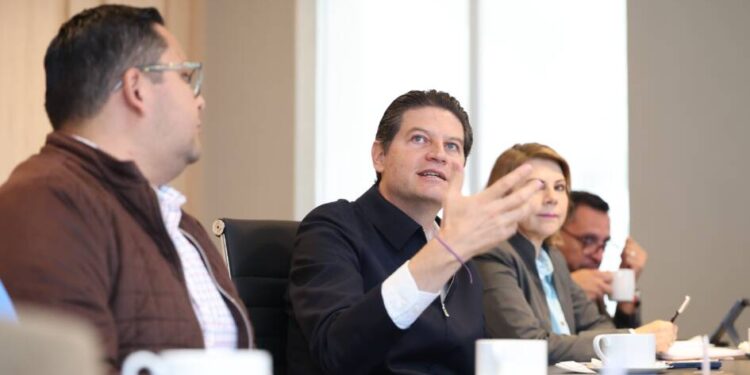 Alfonso Martínez presenta ventajas competitivas de Morelia a Vicepresidente de LATAM Entry