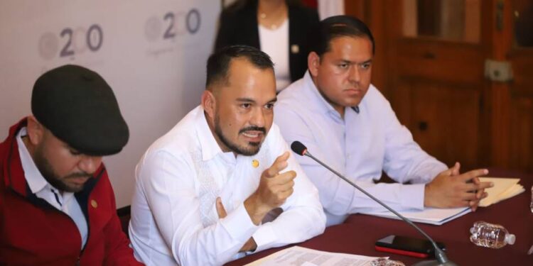 Diputado Hugo Rangel impulsa reforma fiscal a favor de la industria del mezcal michoacano