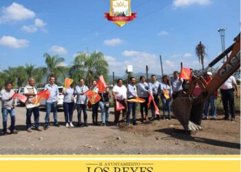 Inician trabajos de pavimentación en acceso al Recinto Ferial de Los Reyes