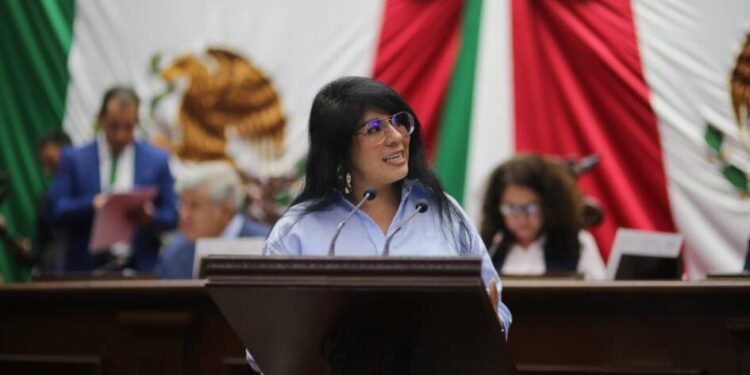 Presenta Vanhe Caratachea iniciativa en favor de mujeres jornaleras en Michoacán