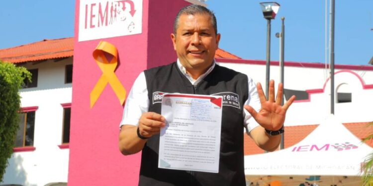 Barragán presenta solicitud al IEM sobre autogobierno en San Nicolás Obispo