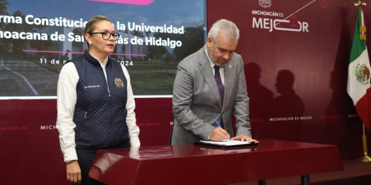Firman iniciativa de reforma constitucional para la UMSNH