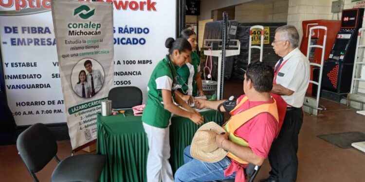 Estudiantes del Conalep mejoran el entorno de su comunidad