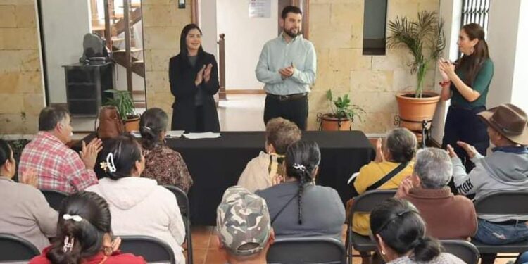 Araceli Saucedo continúa con el programa Corazones Mensajeros