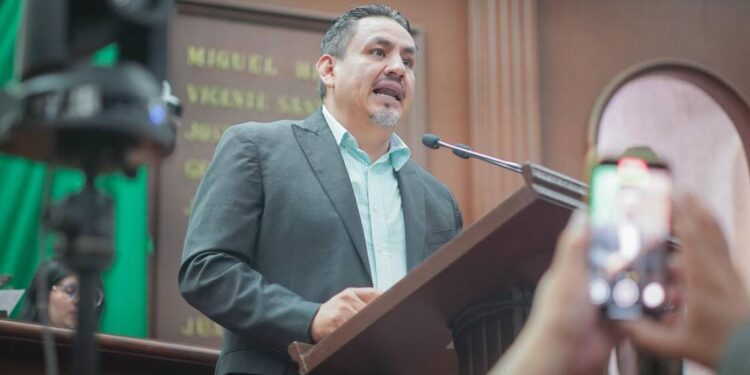 Agravar penas a homicidas de niñas, niños y adolescentes propone Víctor Manríquez González