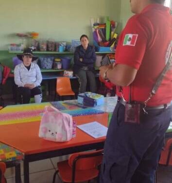 Capacita Protección Civil de Morelos a padres de familia sobre prevención de intoxicaciones y accidentes