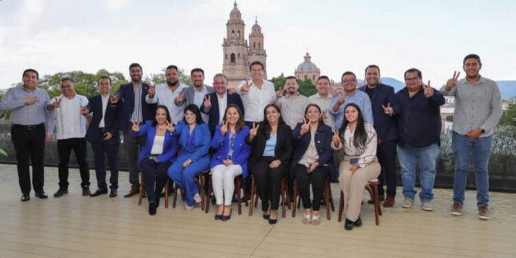 Acuerdan alcaldes y diputados panistas ir juntos por Michoacán