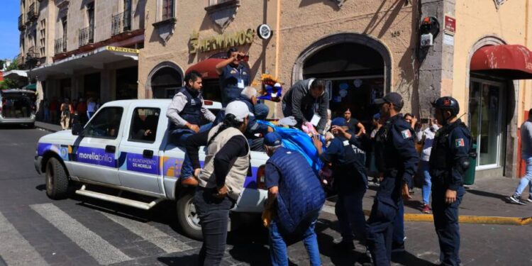 En operativo coordinado, Gobierno Municipal retira comercio irregular en Centro Histórico