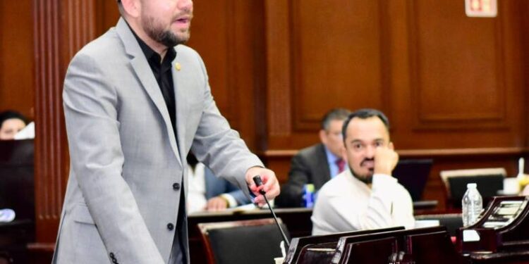 Exige Reyes Galindo que se revise la concesión de la Siglo XXI