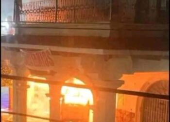 Comando en “monstruos” quema Palacio Municipal de Zinapécuaro