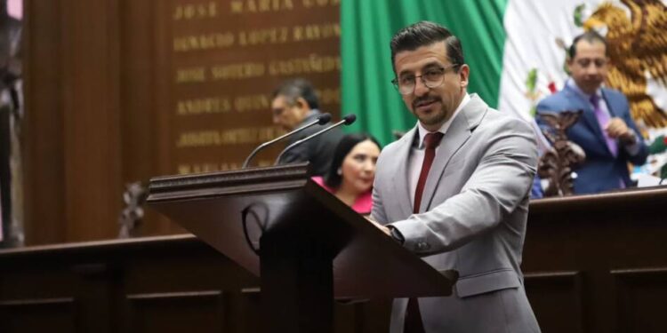 Toño Mendoza presenta iniciativa para fortalecer derechos de pueblos indígenas y afromexicanos en Michoacán