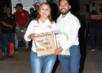 Entregan uniformes y calzado a trabajadores de SAPAD en Los Reyes