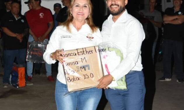 Entregan uniformes y calzado a trabajadores de SAPAD en Los Reyes