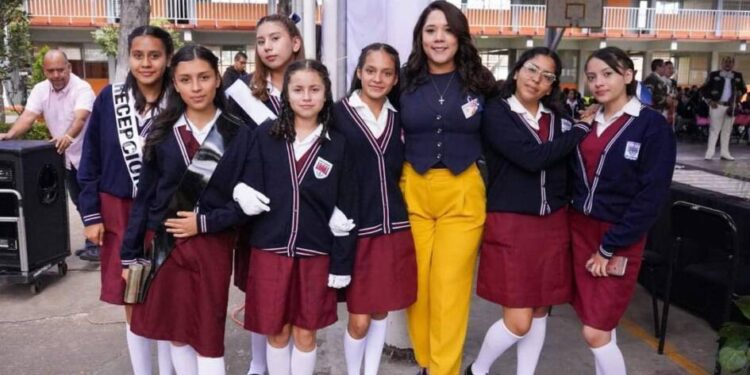 Xóchitl Ruiz refrenda compromiso de apoyar al fortalecimiento del sector educativo