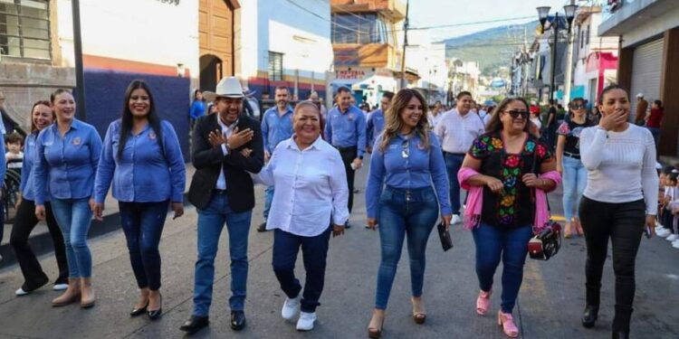 Los Reyes conmemora 114 Aniversario de la Revolución Mexicana con desfile cívico lleno de tradición y entusiasmo
