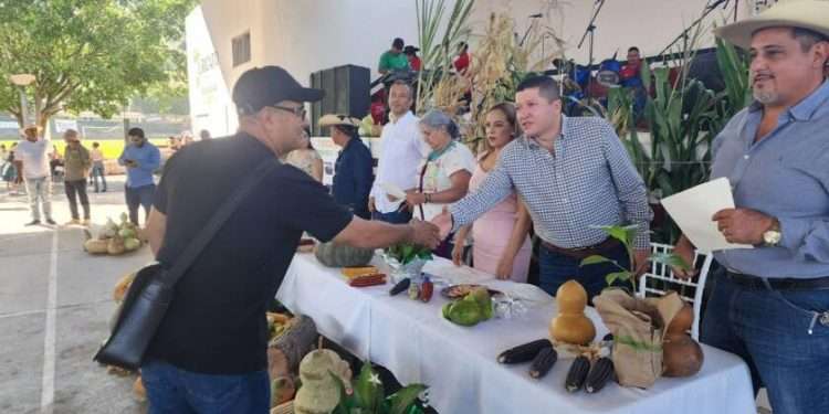 Resalta Vicente Gómez cuidado de los bosques en el Distrito XIX