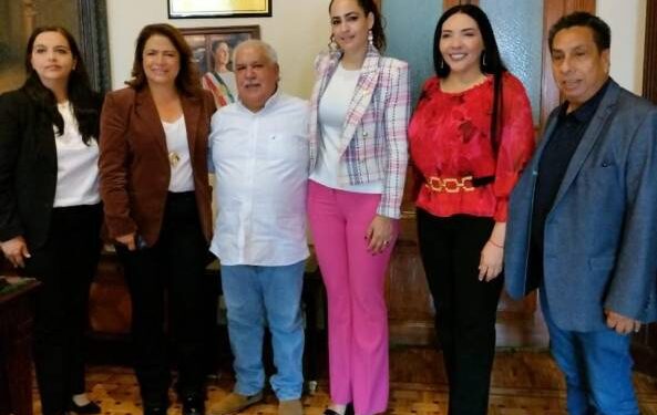 Atiende Fabiola Alanís demandas de comunidades académica y administrativa de la UMSNH