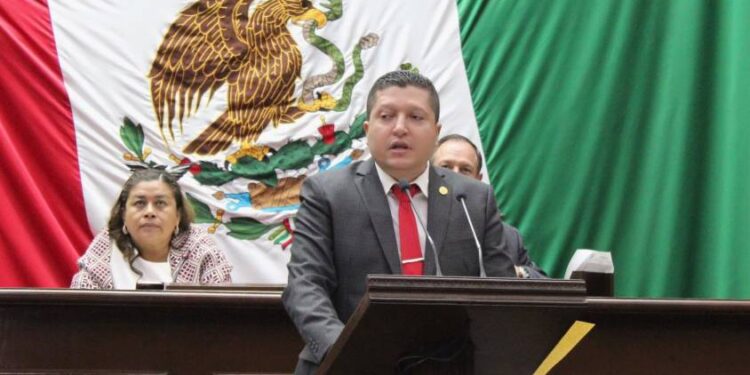 Propone Vicente Gómez reforma para garantizar indemnizaciones y pensiones para personas con enfermedades crónico degenerativas