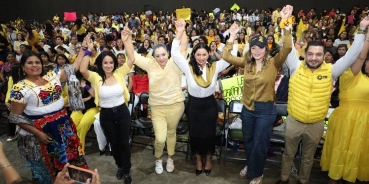 Mujeres de las distintas regiones de Michoacán cierran filas en pro de Araceli Saucedo