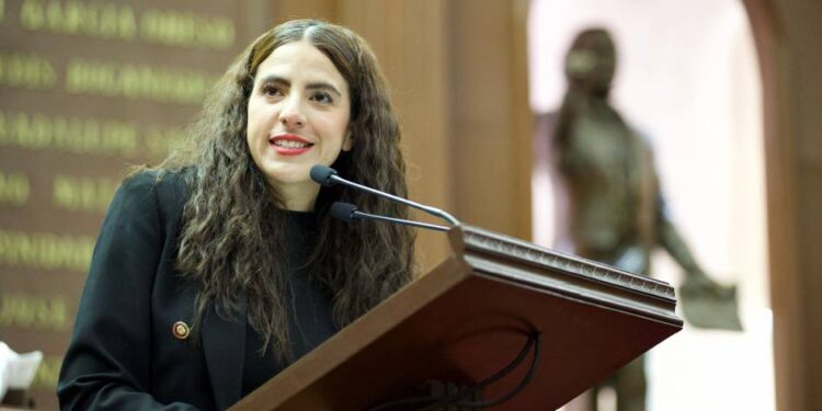 Cuando se gobierna con honestidad, se construye futuro: Bugarini celebra nuevo campus en Huetamo