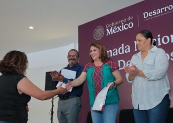 Promueve Fabiola Alanís derecho de las mujeres a la propiedad de la tierra