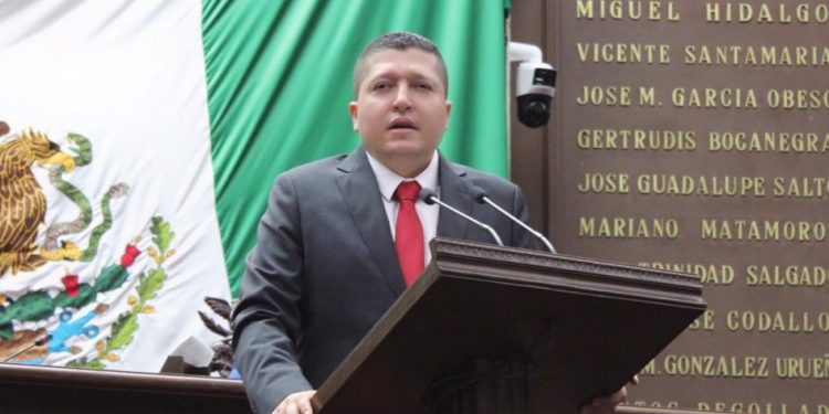 Vicente Gómez presenta iniciativa para regular contaminación auditiva