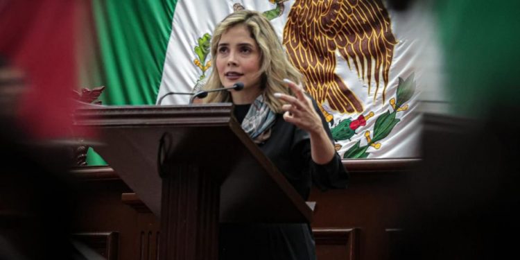 Brissa Arroyo presenta iniciativa para ubicar en el marco legal la violencia obstétrica