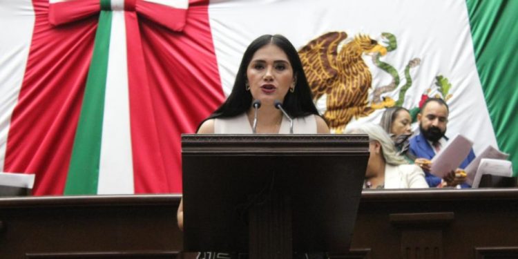Capacitación de docentes en materia de Protección Civil, propone Diana Espinoza