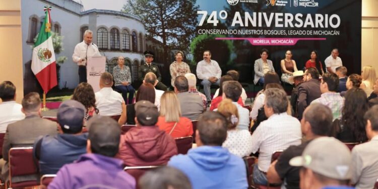 Refrenda Bedolla compromiso con medio ambiente y reconoce labor de la Cofom