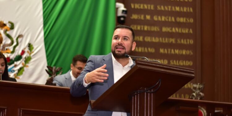 Reyes Galindo presenta iniciativa para tipificar el Fraude Deportivo en el Código Penal de Michoacán