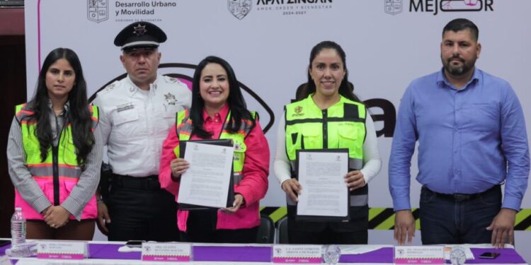 Invita Gladyz Butanda a ponerse el casco en Apatzingán