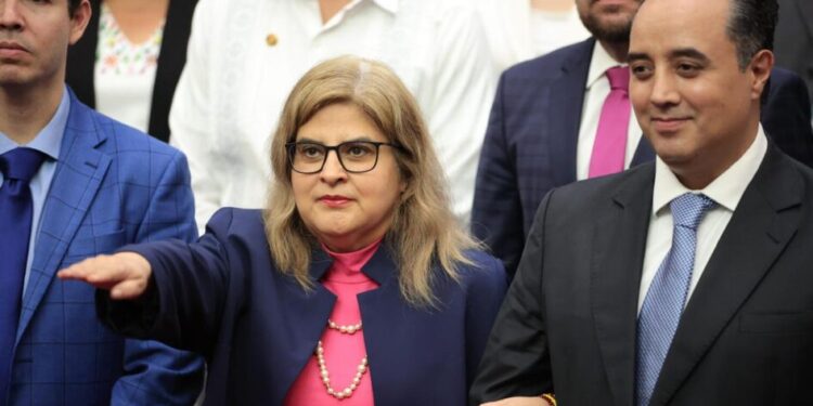 Azucena Marín Correa toma protesta como Magistrada del TAAM