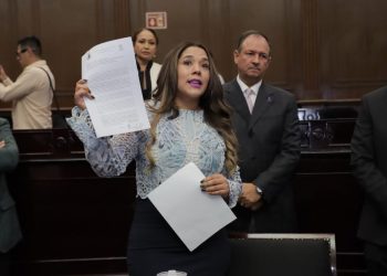 Xóchitl Ruiz González impulsa la dignificación laboral y salarial en la FGE y es aprobada por el Pleno del Congreso