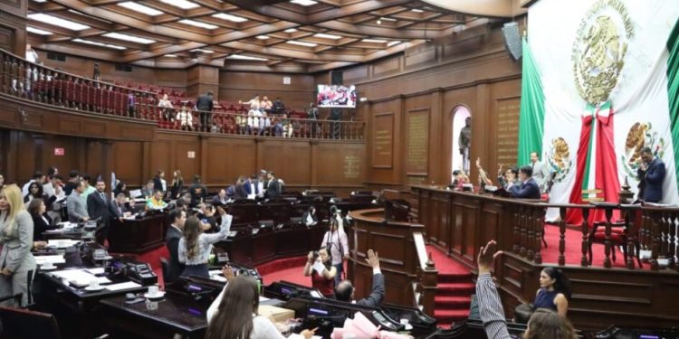 Designa Congreso del Estado a Felipe Orlando Aragón Andrade, como recipiendario de la Presea “Constitución de 1814”