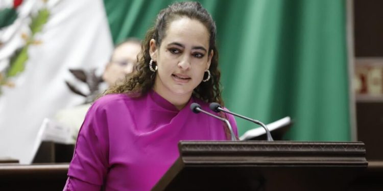 Propone Sandra Arreola Ruiz justificar inasistencias escolares por salud menstrual en Michoacán