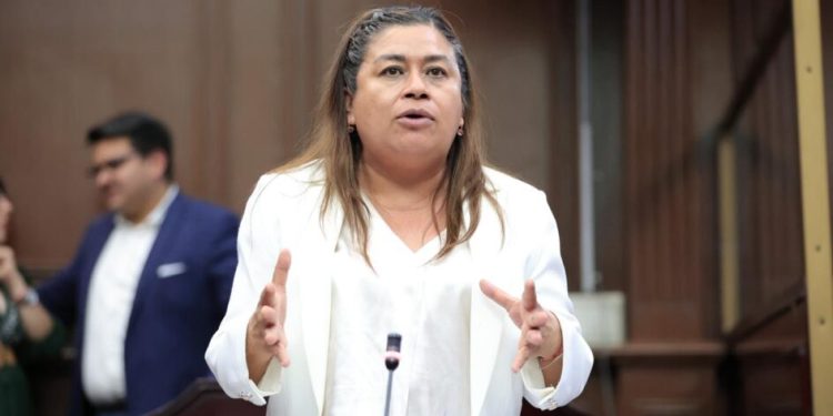 Exhorta Belinda Iturbide a prevenir el cáncer de mama en Michoacán