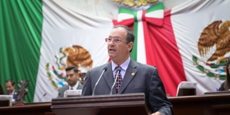 David Martínez Gowman propone una nueva Ley de Adquisiciones y Contratación de Servicios