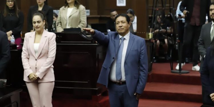 Designa 76 Legislatura a Daniel Rangel Piñón como director del IIEL