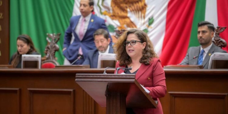 Melba Albavera impulsa iniciativa para reconocer los derechos menstruales en Michoacán