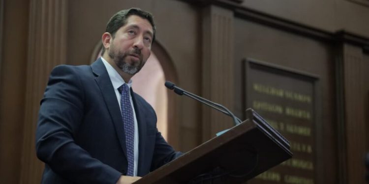 Abraham Espinoza impulsa iniciativa para fomentar el emprendimiento juvenil en Michoacán