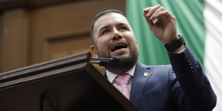 Aprobación de reforma para ser legislador en Michoacán a partir de los 18 años fortalece la democracia: Reyes Galindo