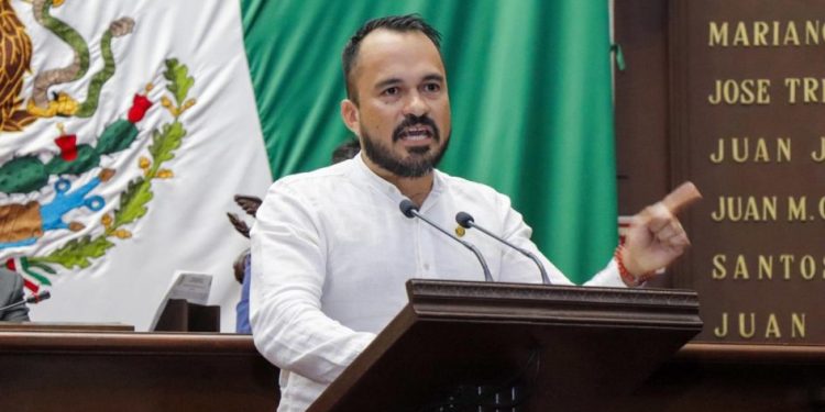 Que nuestro guía sea el amor al pueblo y no el miedo a él: Hugo Rangel