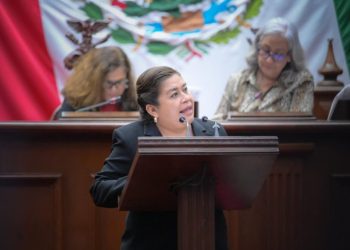 A propuesta de Belinda Iturbide, 76 Legislatura exhorta a que centros comerciales otorguen dos horas de estacionamiento gratuito